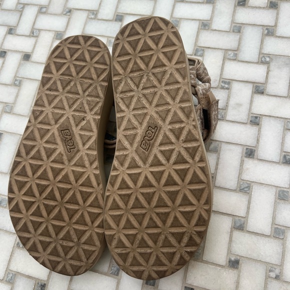 Womens Teva platform - Picture 2 of 2